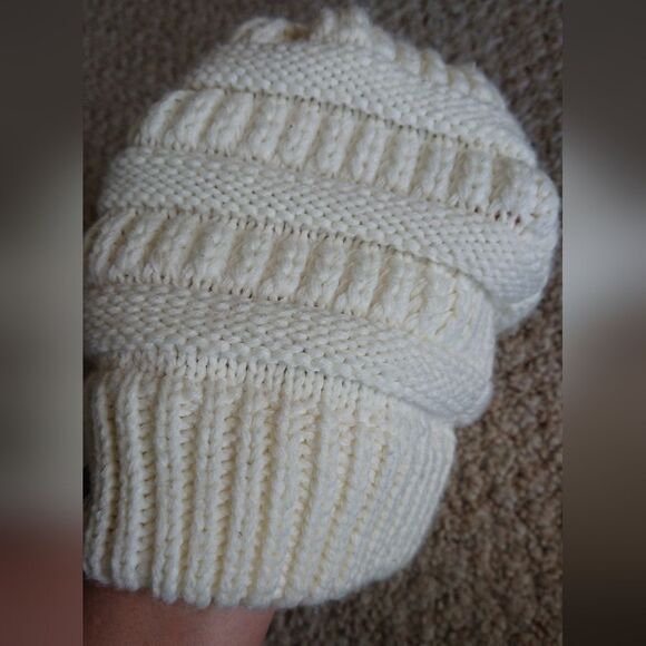 C.C exclusive Knit Cream color Beanie - A - Picture 7 of 11